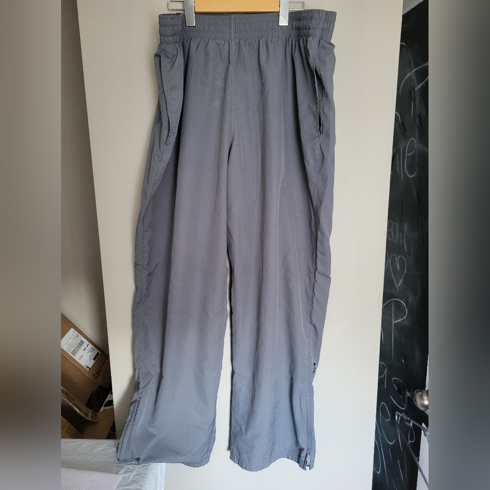 Under Armour Gray  Lightweight Joggers, Size 36.